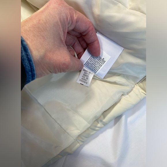 GAP Ivory Down Vest with removable faux fur hood XL no tags but never wore - Picture 8 of 12